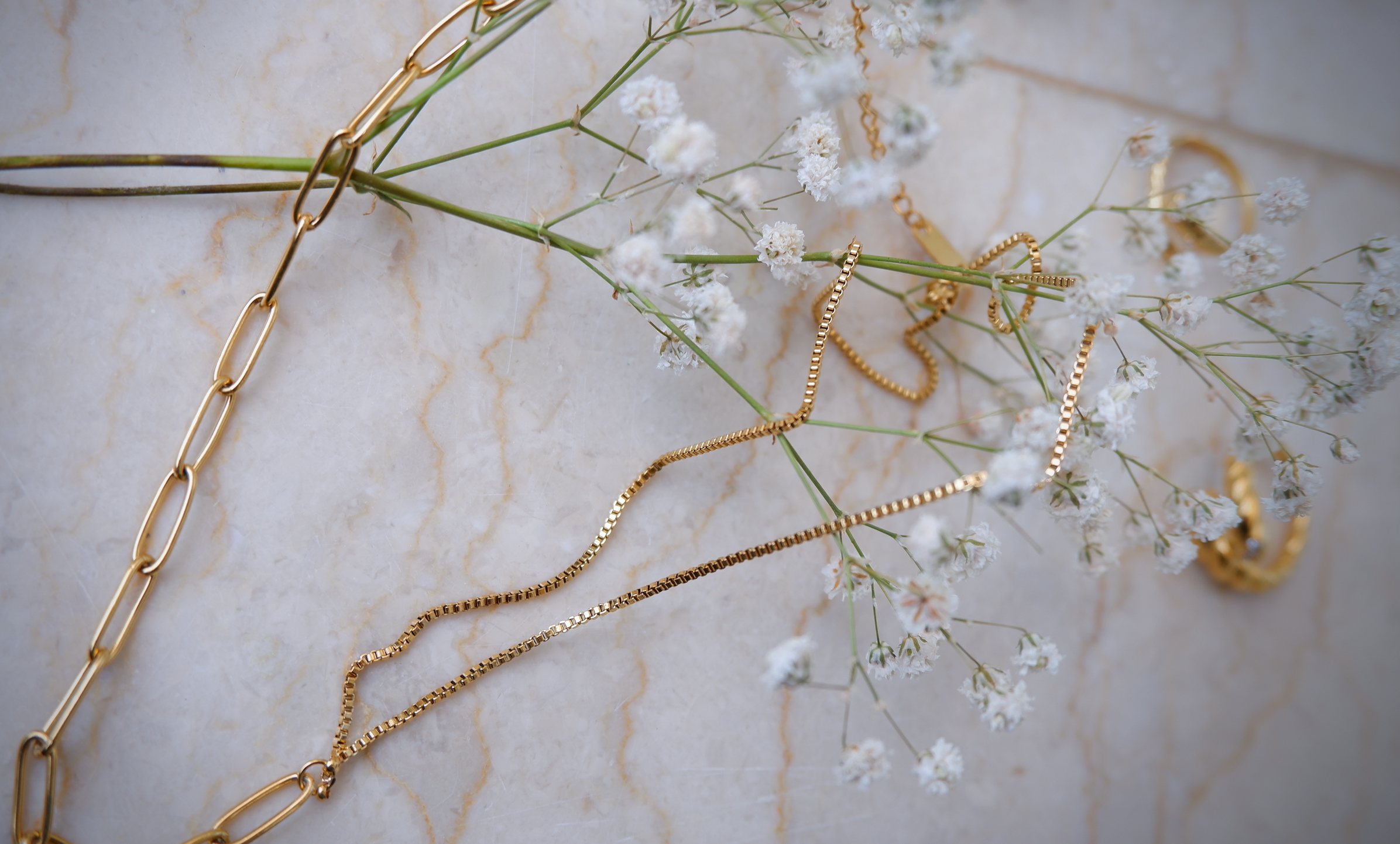 Adorn yourself in the opulence of our gold fashion necklace, a true statement piece from our exquisite jewellery collection. Explore the perfect fusion of style and luxury with our range of stunning necklaces.